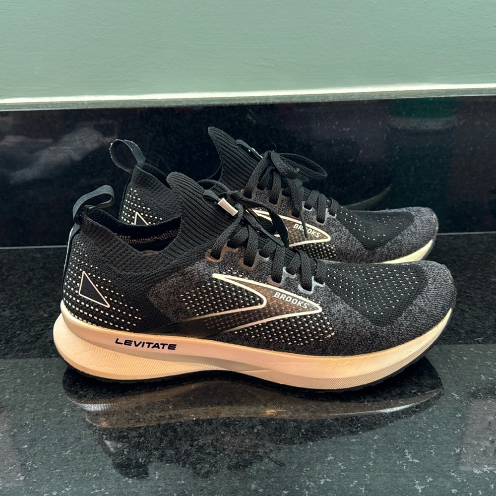 Brooks EUC Stealthfit Levitate Running Shoes 7.5